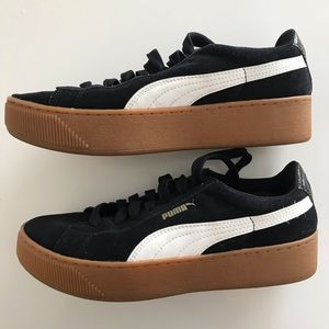 Puma Vikky Platform Damen Sneaker, Black Suede 7.5